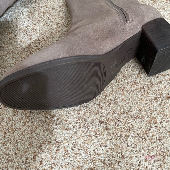 NWOT Blondo Waterproof Suede Taupe Zip Up Boots Size 9 - Picture 3 of 10